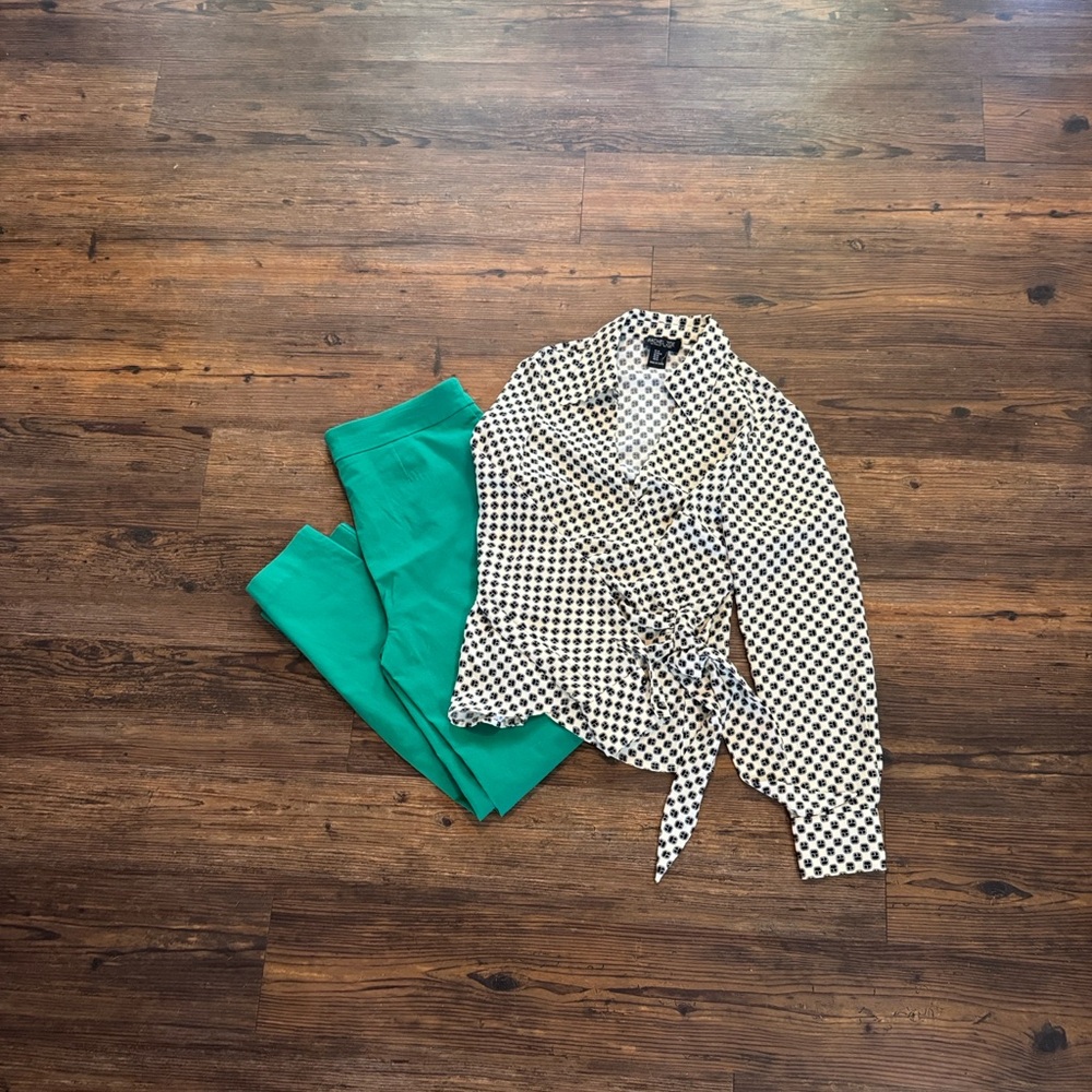 Counterparts Green Cropped Ankle Pants - Picture 2 of 5